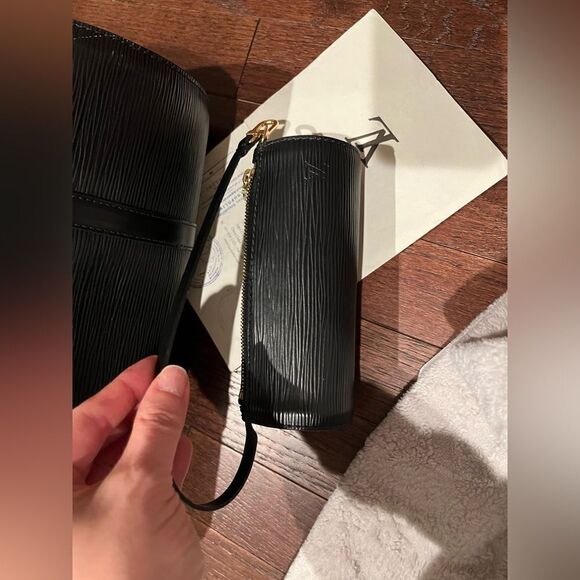 Louis Vuitton Soufflot M52222 Epi‎ Leather Noir Black With Pouch - Picture 4 of 16